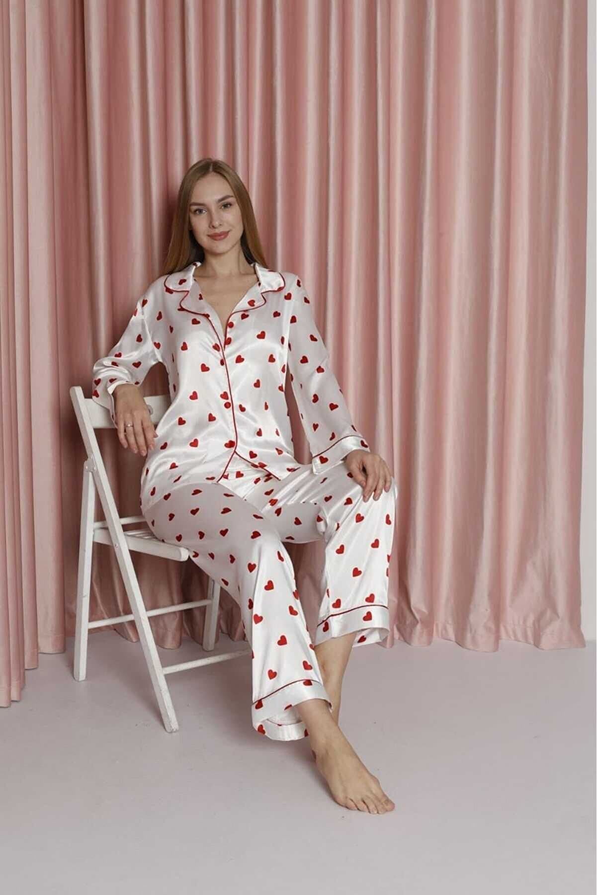 KADIN DESENLİ SATEN PİJAMA TAKIMI