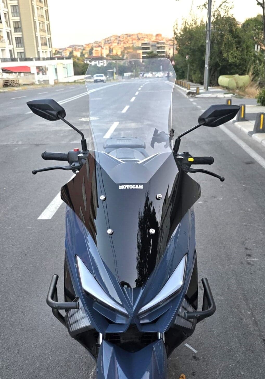 MOTOCAM Küba Newcity 50 Ön Cam 2023-2026 Model 78cm Şeffaf Renkli 4mm UZUN